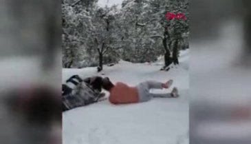 Bursa'da kar yağışının mutluluğunu böyle yaşadılar