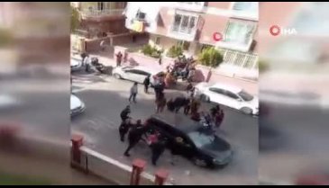 Komşu iki aile birbirine girdi, ortalık savaş alanına döndü