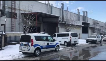Bursa'da fabrikada devrilen makinenin altında kalan işçi hayatını kaybetti