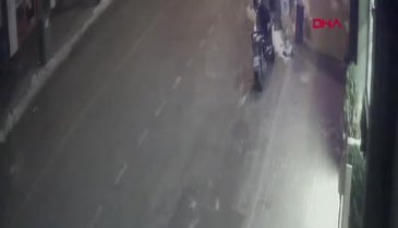 Bursa'da fırındaki sadaka kutusunu çalan şüpheli, kameralara yakalandı