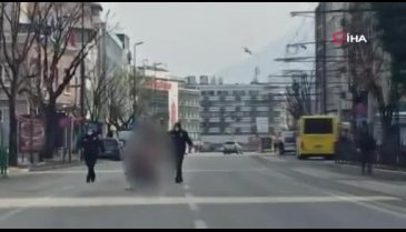 Bursa'da kısıtlama günü çıplak kadın şoku!
