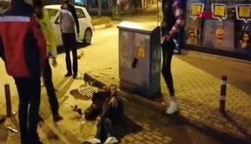 Bursa'da otomobille çarpışan motosikletli kurye metrelerce sürüklendi!