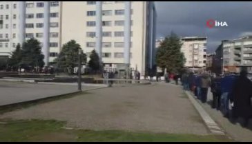 Bursa'da yapılandırma için oluşan kuyruğun başı sonu görünmüyor