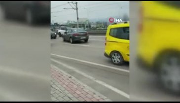 Bursa'da ters şeride giren şoför trafiği birbirine kattı