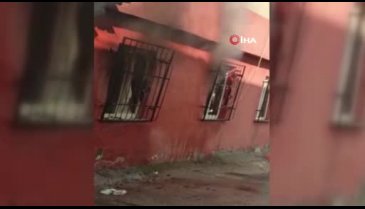 Bursa'da evini yakan şahıs itfaiye ekiplerine bıçakla direndi