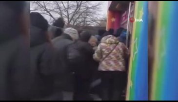 Ucuzluk kuyruğunda izdiham yaşandı