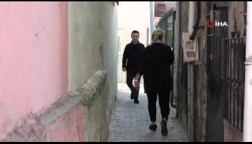Bursa'daki bu sokaktan iki kişi yan yana geçemiyor