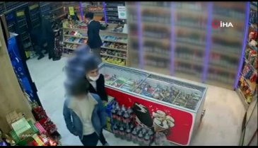 Bursa'da tekel bayisine müşteri gibi girip içkileri böyle çaldılar