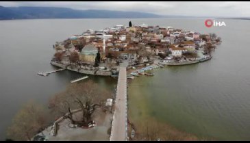 Bursa Gölyazı'da sular yükseldi, tarih&icirc; köy yine ada oldu