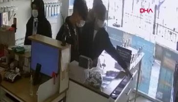 Bursa'da cep telefonu hırsızları kameraya yakalandı