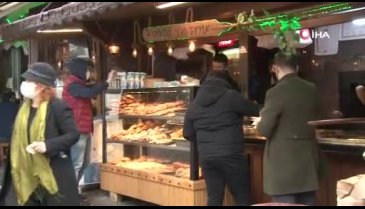 Bursa'da vatandaşlar aylar sonra çay simit keyfi yaptı