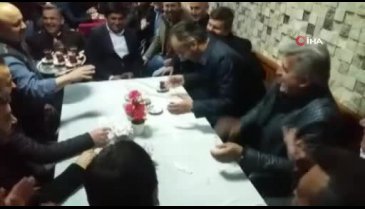 Bursa'daki bu kıraathaneye gelenler önce şok oluyor, sonra kahkahayı basıyor
