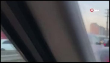 Yol vermeyen kamyonet sürücüsünü indirip darp ettiler!