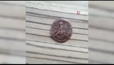 Bursa'da ağaçları sularken 1500 yıllık para buldu
