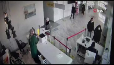 17 yaşındaki kız, hastaneyi birbirine katıp sağlıkçıları yaraladı