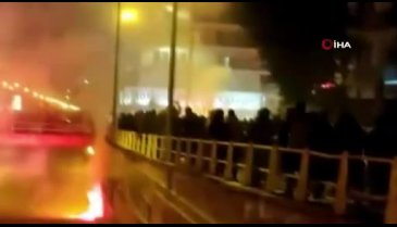 Atina'da sokaklar savaş alanına döndü