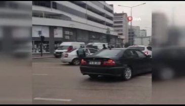 Bursa'da iki otomobilin çarpıştı: 9 yaralı