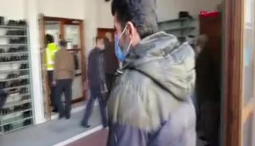 Bursa'da Suriyeli küçük Ziyad, kör olan babasının gözü oldu