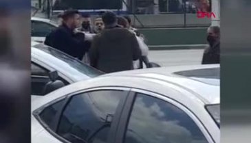 Bursa'da gençlerin 'Omuz atma' tartışması kameraya yansıdı