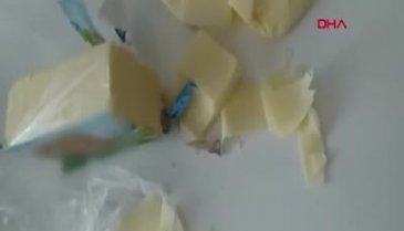 Kaşar peynirin içinden çıkan şoke etti