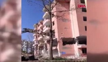 Bursa Mudanya'da 6'şar katlı 2 binanın kontrollü yıkımı kamerada