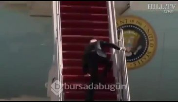 Joe Biden, uçağa binerken 3 kez üst üste düştü