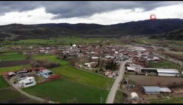 Bursa'da muhtar bir liraya bir damacana su satıp 13 öğrenciye burs verdi