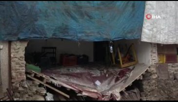 Bursa'da dükkanı yıkıldı, antikalarını gözyaşlarıyla sattı