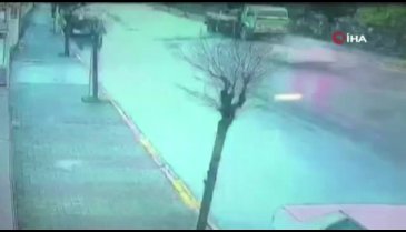 Yol verme tartışmasına girip trafiği böyle tehlikeye soktular