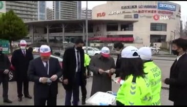 Bursa'da yayalara öncelik tanınması için 'kırmızı çizgimizi çekiyoruz' etkinliği düzenlendi