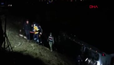 Yolcu otobüsü kaza yaptı: 39 yaralı