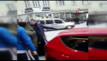 Bursa'da genç kız, tanımadığı kişi tarafından sokak ortasında 'Muşta' ile darp edildi