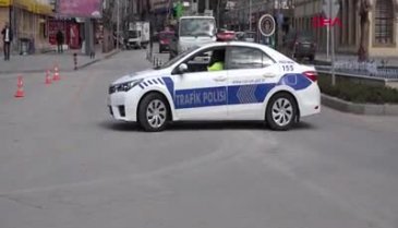 Çıplak ayakla polislerin yanına koşup yardım istedi! 'Eşim beni dövdü'