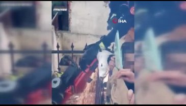Koluna demir parmaklık saplandı