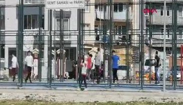 Bursa'da kısıtlamada parkta oynayan gençler polisten böyle kaçtı