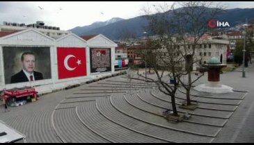 Bursa'da cadde ve sokaklar sessiz
