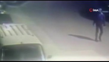 Motosiklette bulunan yemeği çaldı