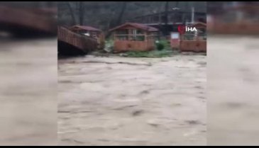 Bursa dere kenarındaki kahvaltı salonlarını sel böyle vurdu