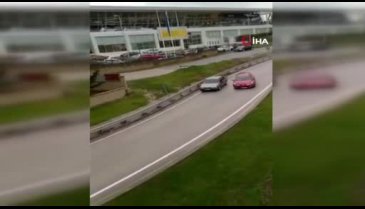 Bursa'da yağ dökülen yolda otomobiller birbirine böyle girdi