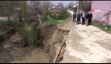 Bursa'da dereler taştı, yollarda toprak kayması oldu