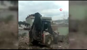 Bursa'da izinsiz yıkım! Gözyaşlarına hakim olamadılar