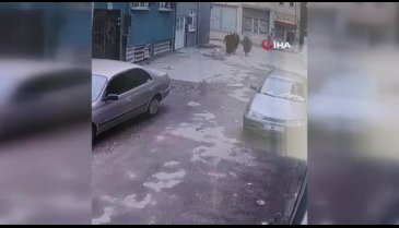 Bursa'da kadın hırsızlar kredi kartı ile girdikleri evden servet götürdü