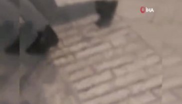 İsrail askerleri, Filistinli babayı çocuklarının gözleri önünde darp etti