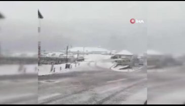Bursa İnegöl'de lapa lapa kar yağıyor