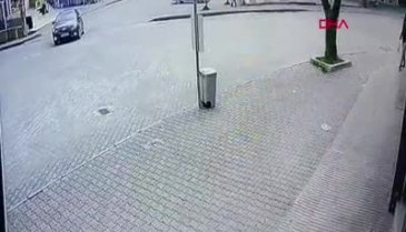 Bursa'da otomobilin çarptığı motosiklet sürücüsü yaralandı