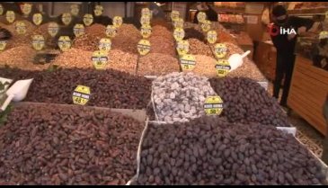 Eminönü'nde en pahalı hurmanın tanesi 5 TL