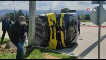 Bursa'da toplu taşıma midibüsü devrildi: 5 kişi yaralandı!