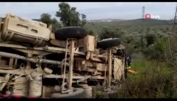 Bursa'da hafriyat kamyonu çalılığa uçtu