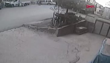 Sunta yığını yola düştü: Ezilmekten son anda kurtuldular