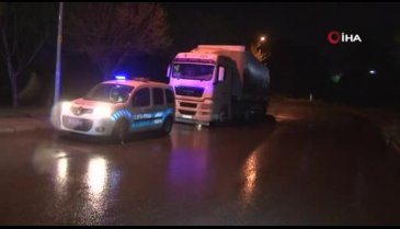 Kontrolden çıkan tır, beton mikserine çarptı